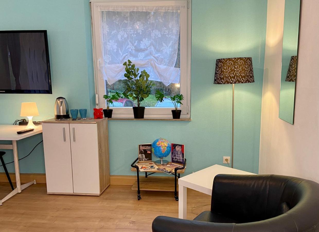 Privatzimmer Im Apartment - Apple Tv Netflix Kingsize Bett Arbeitsplatz Naehe Hbf Koblenz  Exterior photo