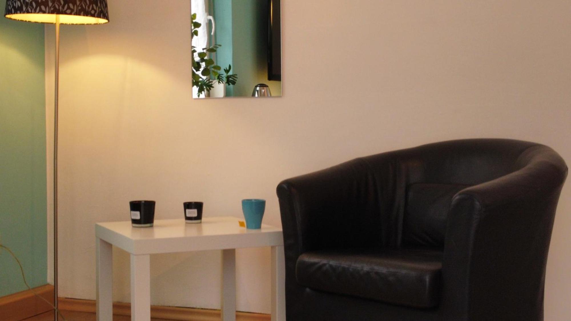 Privatzimmer Im Apartment - Apple Tv Netflix Kingsize Bett Arbeitsplatz Naehe Hbf Koblenz  Exterior photo